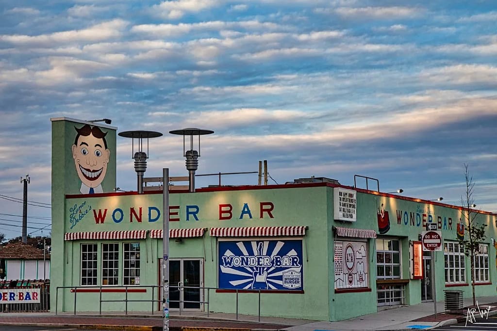 Wonder Bar