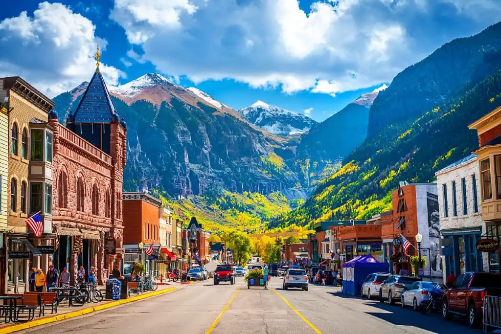 18 Cozy Mountain Towns in America That Feel Like a Hallmark Movie