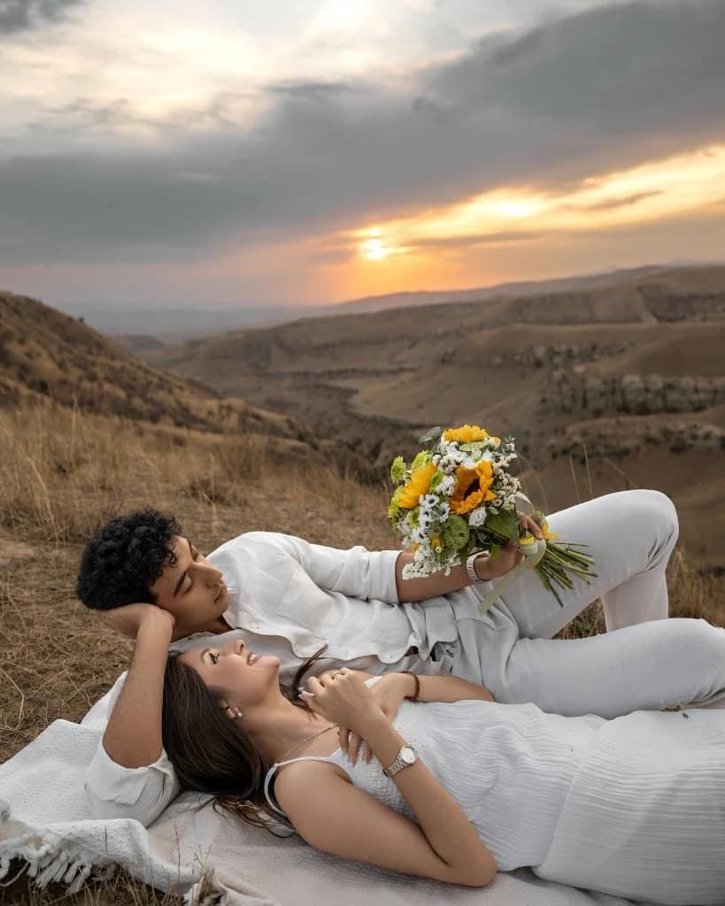 Hillside Picnic Lounge