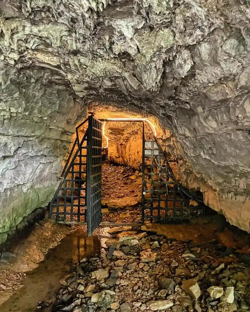 Bell Witch Cave, Tennessee